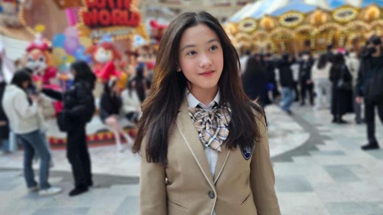 Postingan Nafa Urbach langsung banjir komentar dari netizen. Mereka dibuat salfok dengan paras cantik Mikhaela.<br>
