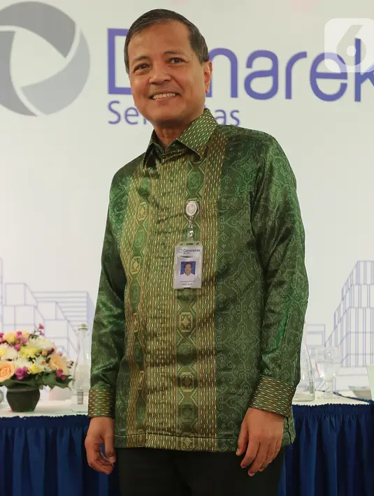 Senior Executive VP Retail PT Danareksa Sekuritas Mohammad Adib saat foto seusai perkenalan manajemen baru di Jakarta, Senin (2/3/2020). Kolaborasi Danareksa Sekuritas dan BRI menjadi fokus utama yang mengusung tema Integrated Financial Solution. (Liputan6.com/Fery Pradolo)