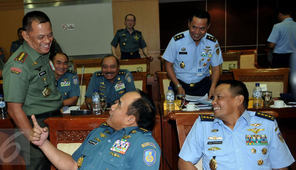 (Ki-ka) Panglima TNI Jend. Gatot Nurmantyo, KSAL Laksamana Ade Supandi, KSAD Jend. Mulyono usai rapat dengan Komisi I di Gedung DPR/MPR, Jakarta, Senin (7/9/2015). Rapat perdana membahas anggaran TNI dan isu pertahanan Indonesia. (Liputan6.com/JohanTallo)