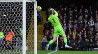 Kiper MU David De Gea melakukan blunder saat melawan Watford (AP)