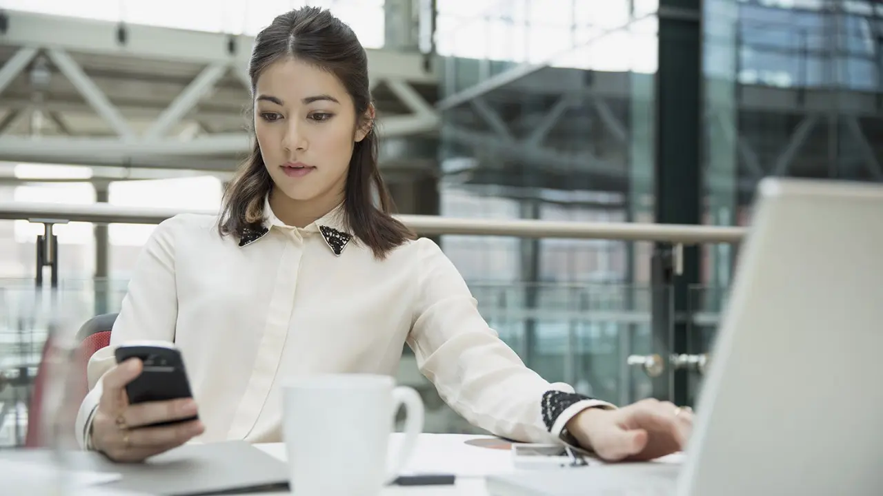 4 Kebiasaan di Kantor yang Bikin Kerja Kamu Lama