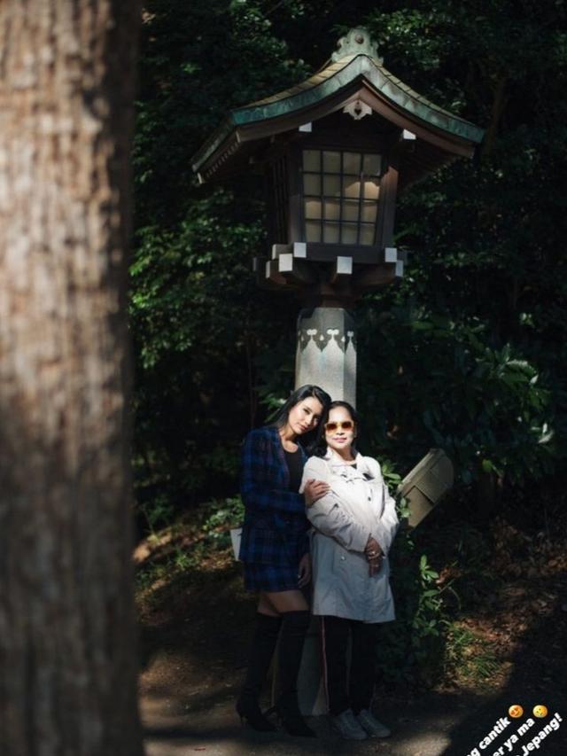 Mama Tyas Mirasih meninggal dunia, ini kenangan sang aktris bareng Hedy Elias (Foto: instagram tyasmirasih)