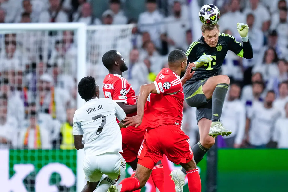 Foto: Aksi Heroik Manuel Neuer yang Membuat Penyerang Real Madrid Gigit Jari