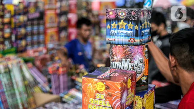 Jelang Tahun Baru, Pedagang Kembang Api Musiman Penuhi Pasar Asemka