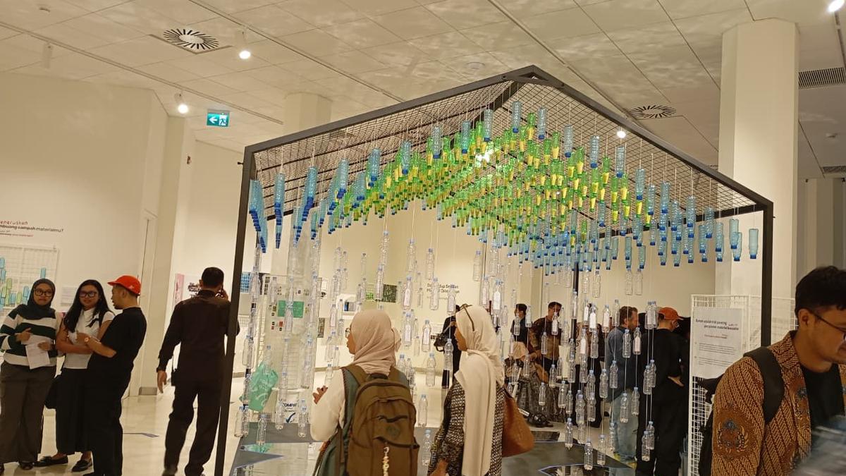Pameran 'Bukan Tentang Sampah' di Erasmus Huis Ubah Persepsi Limbah Jadi Karya Seni