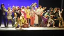 Para pemain Home Sweet Loan The Musical tampil dalam pementasan perdana di Graha Bhakti Budaya, Taman Ismail Marzuki, Jakarta, Rabu (30/9/2026). Pertunjukan tersebut menghadirkan 18 lagu dan koreografi yang menggambarkan dinamika kehidupan masyarakat urban Jakarta. (KLY/Budy Santoso)