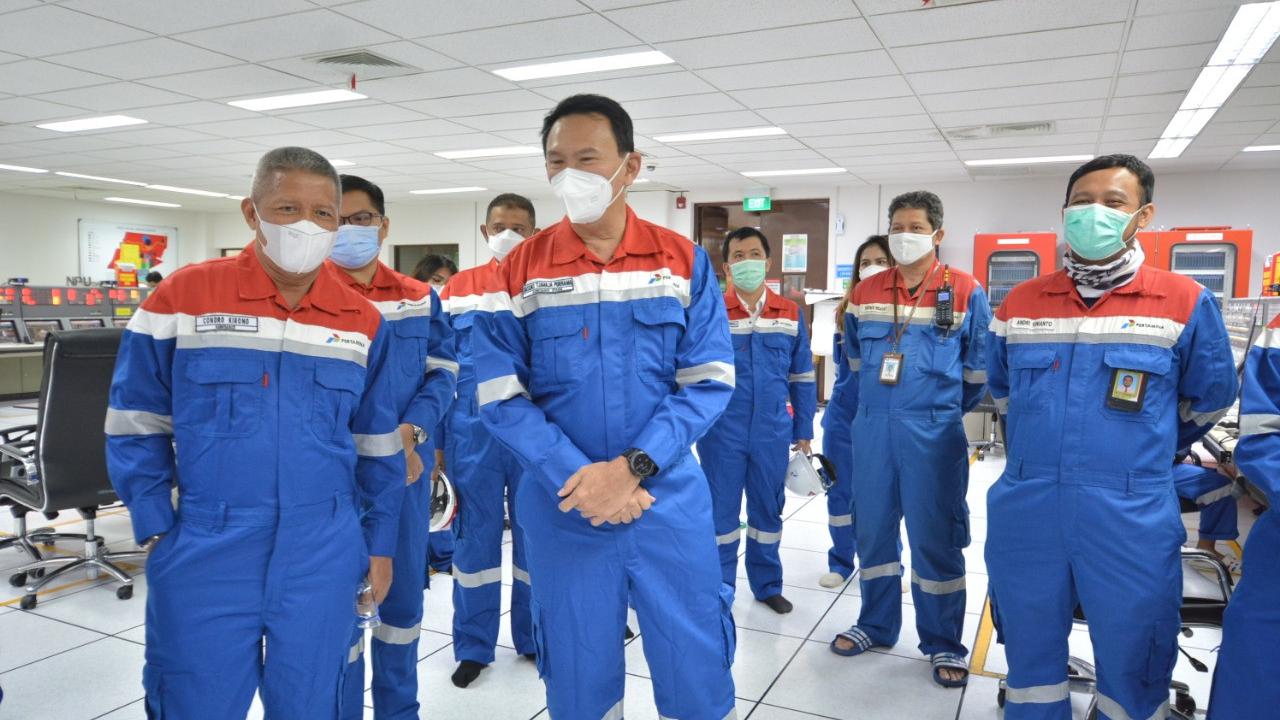 Komisaris Utama Pertamina Basuki Tjahaja Purnama (Ahok) dan Komisaris, Condro Kirono tinjau Kilang Minyak Balongan.
