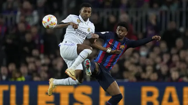 Karim Benzema Cetak Hattrick Pertamanya Lawan Barcelona, Real Madrid Lolos ke Final Copa Del Rey