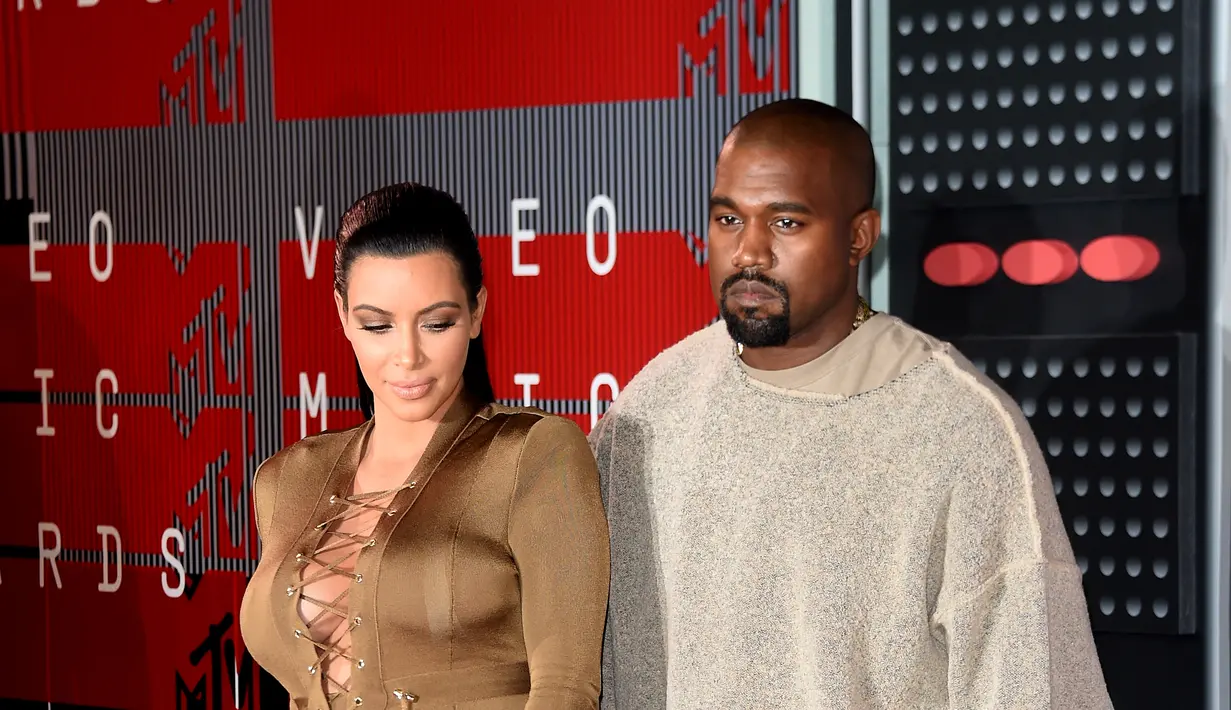 Sumber itu mengatakan kepada HollywoodLife.com, "Kim telah memiliki perasaan alternatif pada anak ketiga dan masih tidak tahu apa yang dia ingin lakukan."tutur sumber tersebut. (AFP/Bintang.com)