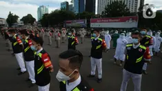 Polda Metro Jaya menggelar apel pelepasan tenaga vaksinator dan tracer COVID-19 di lapangan Promoter Polda Metro Jaya, Kamis (11/2/2021). Polri juga mengerahkan personelnya untuk membantu vaksinasi Covid-19 kepada masyarakat, total ada 13.500 tenaga kesehatan yang disiapkan (merdeka.com/Imam Buhori)