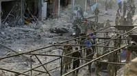 Sebuah bom yang berada di dalam mobil meledak dan menewaskan setidaknya 13 orang di kota perbatasan Suriah (AFP/Bakr Alkasem