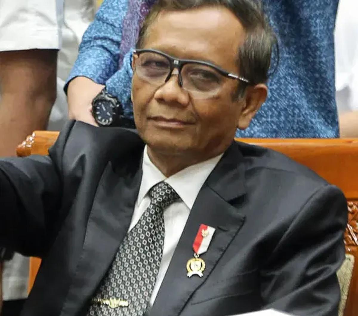 Menko Mahfud ungkap dampak kasus Ponpes Al-Zaytun. Orang tua murid kini khawatir memasukan anak ke pesantren.

Mahfud memastikan masih banyak pesantren yang baik. Pesantren bermasalah hanya sebagian kecil saja adanya.