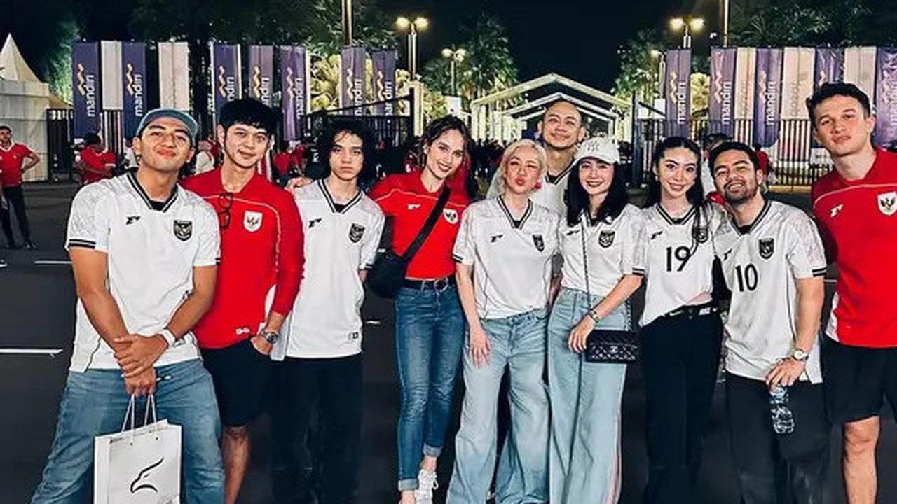 Lagi Ditinggal Dinas Suami, 6 Potret Febby Rastanty Asik Nonton Timnas Indonesia di GBK Bareng Teman-Teman
