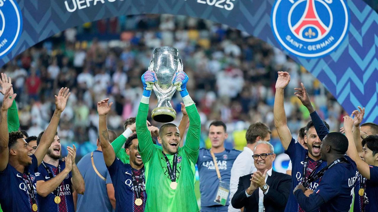 FOTO: PSG Raih Piala Super UEFA Pertama Usai Tundukkan Tottenham Lewat Drama Adu Penalti