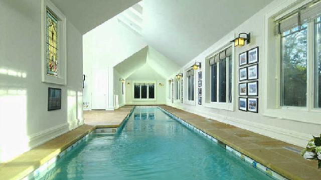 Kolam renang indoor. (Arch2o)