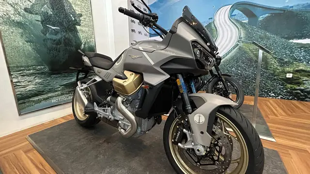 Moge spesial edition dari Moto Guzzi