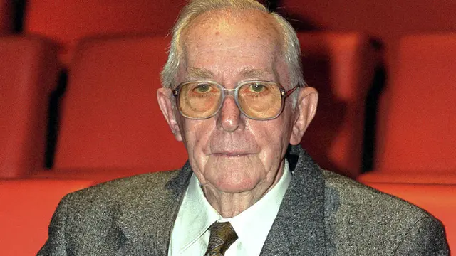 Lewis Gilbert