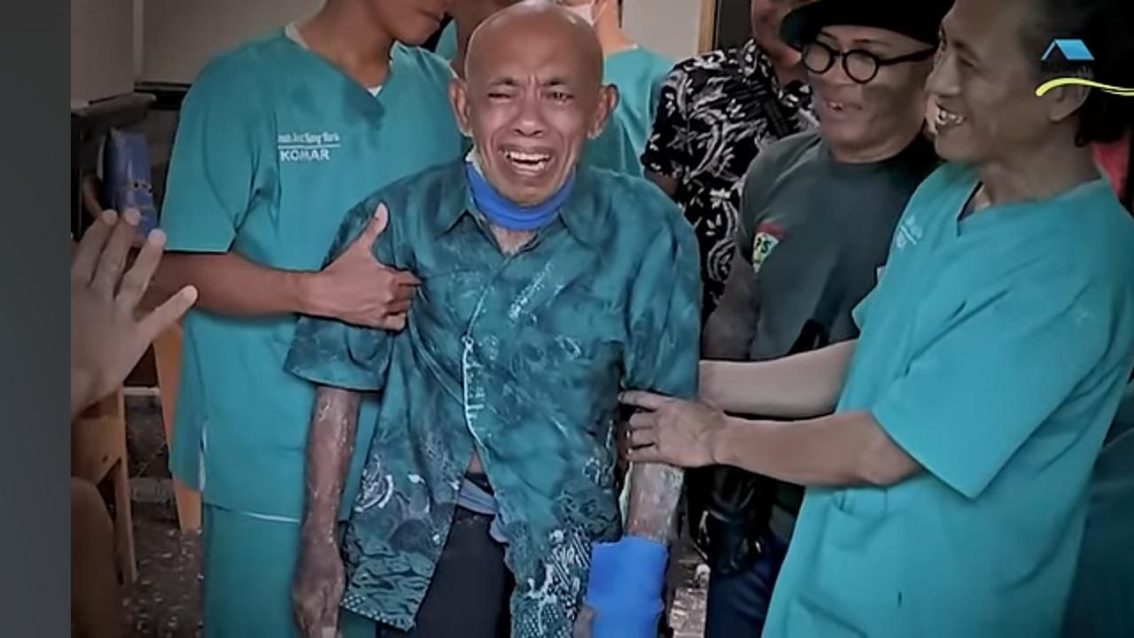 Alhamdulillah, Kondisi Pak Tarno Sudah Bisa Tersenyum dan Berjalan Naik Tangga