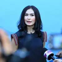 Tidak mudah menjaga konsistensi ditengah banyaknya para pendatang baru yang terus bermunculan. Bahkan hanya sedikit yang mampu bertahan. Salah satunya penyanyi dangdut senior Iis Dahlia. (Adrian Putra/Bintang.com)