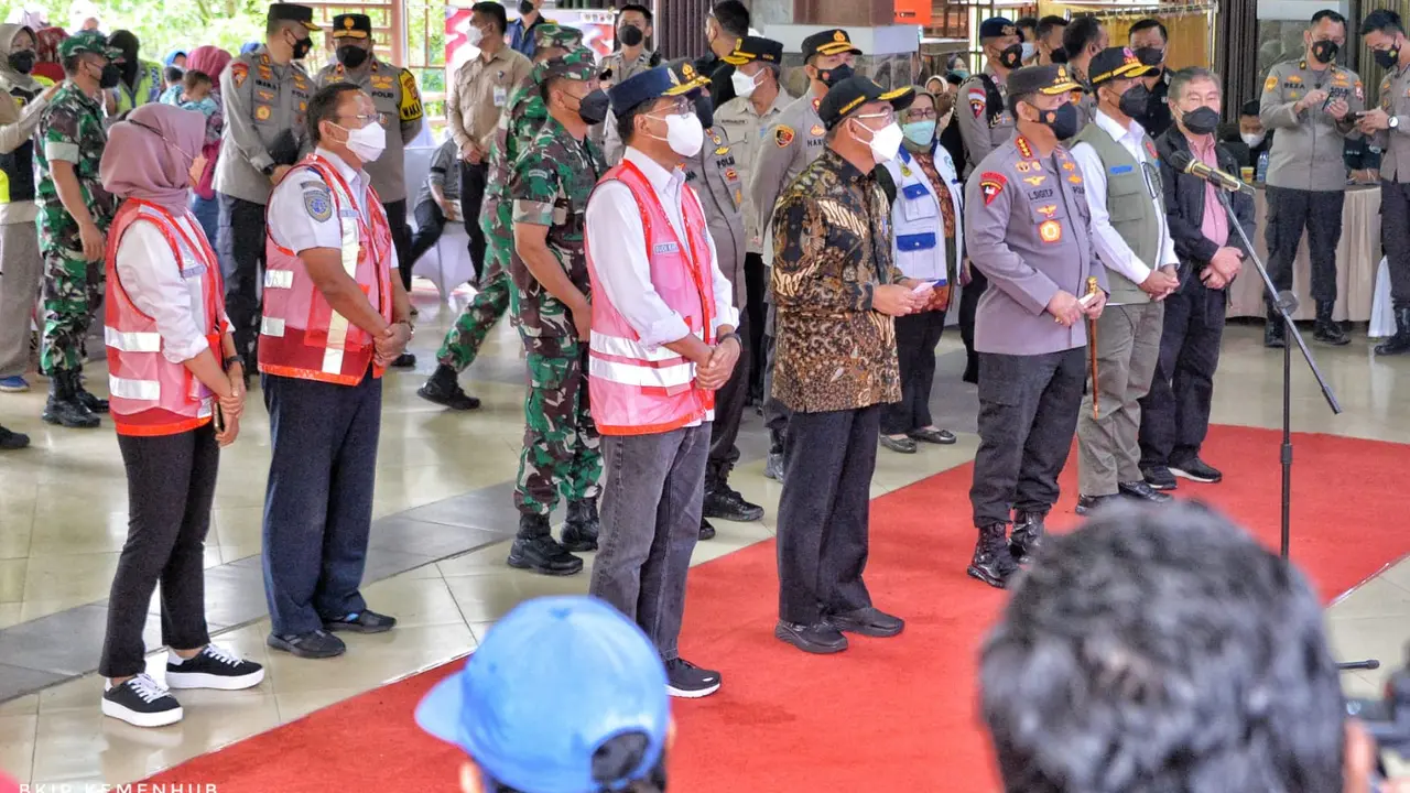 Peninjauan arus lalu lintas di wilayah tempat wisata puncak.