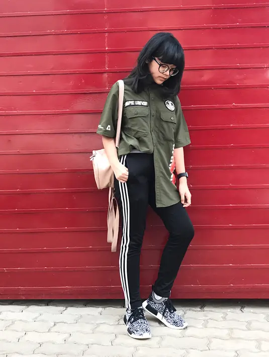 Penampilan Cinta tidak lagi dengan pita rambut dan kacamata yang menggemaskan, kini gaya berbusananya sudah semakin modis dan dewasa. Meskipun tak ada perubahan yang signifikan dari wajahnya. (Instagram/cintakuya)