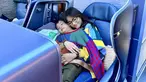 Momen liburan Gala dan Fuji ke luar negeri ini sembari merayakan ulang tahun mendiang ayah Gala, Bibi Adriansyah. Saat di bandara hingga di dalam pesawat, Fuji aktif bagikan kegiatan Gala yang antusias untuk liburan. Bak ibu untuk Gala, mantan Thariq Halilintar ini sangat sabar dan telaten mengurus Gala agar selalu merasa nyaman selama dalam perjalanan. (Liputan6.com/IG/@fuji_an)