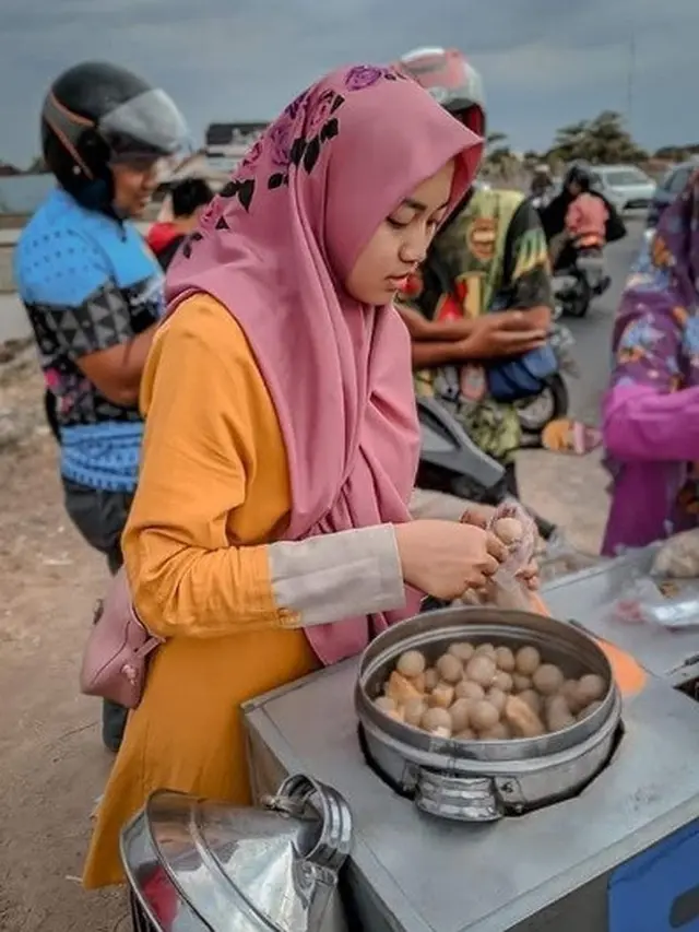 pedagang cilok cantik