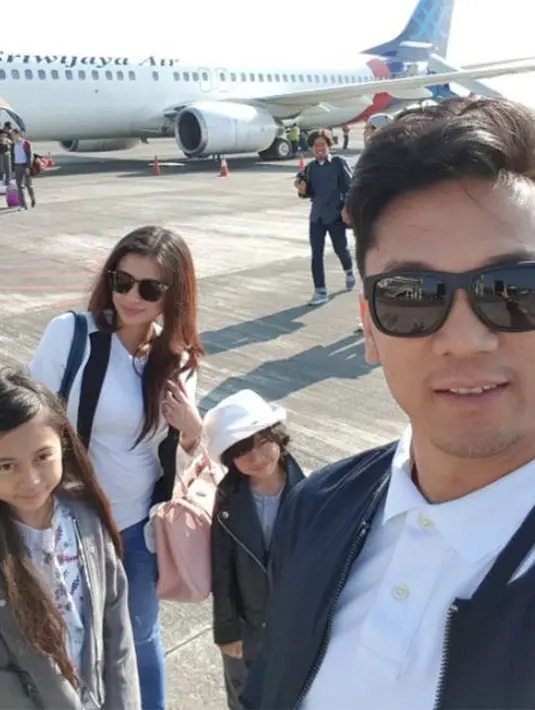 "Gayanya aku nggak suka sama dia, tengil. Tapi aku temenan sama dia," ungkap perempuan bernama asli Anggia Yulia Hanafi itu saat berkunjung ke Bintang.com, Jalan R.P. Soeroso, Gondangdia, Jakarta Pusat, belum lama ini. (dok. Pribadi)