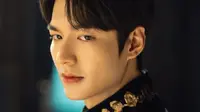 Lee Min Ho dalam The King: Eternal Monarch (SBS via Soompi)