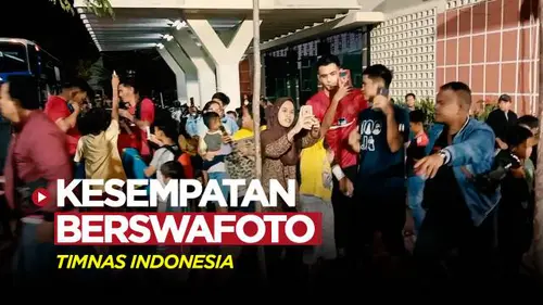 VIDEO: Tanpa Pengawalan Ketat, Masyarakat Ambil Kesempatan Berswafoto di Latihan Timnas Indonesia