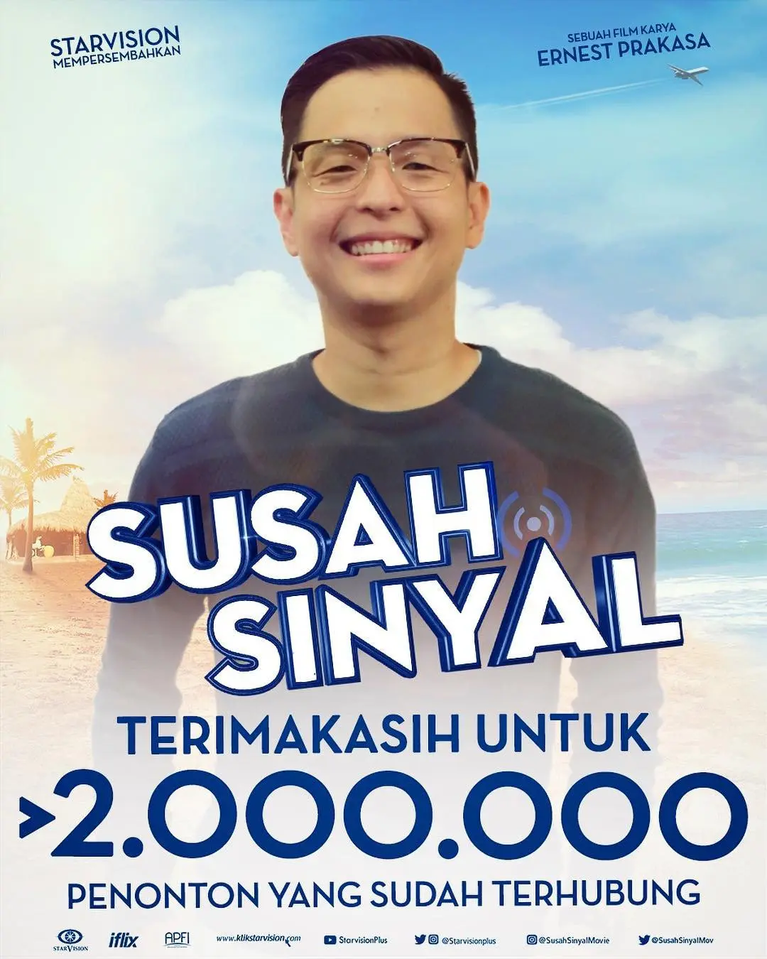 Ernest Prakasa saat mengumumkan jumlah penonton Susah Sinyal. (Instagram - @ernestprakasa)