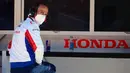 <p>Manajer tim Repsol Honda, Alberto Puig sempat turun di kelas 250cc dan 500cc saat masih aktif menjadi pembalap. Ia merupakan pemenang pertama dari Spanyol di MotoGP Jerez pada tahun 1995 bersama Fortuna Honda Pons. Kala itu, Puig sukses tampil tercepat dengan mengungguli Luca Cadalora dan Alex Criville. (AFP/Lluis Gene)</p>