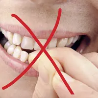 Selain memiliki efek buruk untuk kesehatan tubuh, ternyata menggigit kuku juga ada manfaatnya lho. (Foto: cdn.hexjam.com)