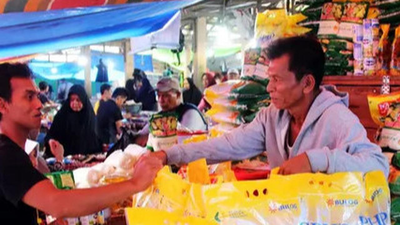 900 Ton Beras SPHP Disebar di Wilayah Sumatera dan Kalimantan