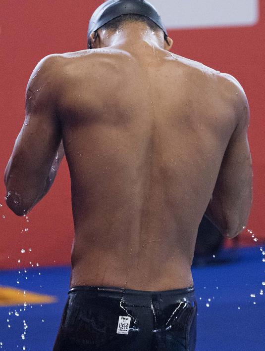 Jendi Panggabean perenang Indonesia saat beraksi pada kualifikasi cabang renang nomor 100 meter gaya bebas putra klasifikasi S9 Asian Para Games 2018 di Stadion Akuatik, Gelora Bung Karno Jakarta, Senin (8/10/2018). (Bola.com/Peksi Cahyo)