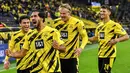 1. Borussia Dortmund - Cristiano Ronaldo cukup sering melawan Borussia Dortmund di Liga Champions. Dari sembilan kali pertemuan, CR7 berhasil mencetak tujuh gol. (AP /Martin Meissner)