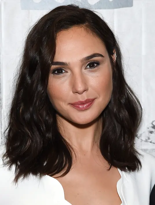 senyum-gal-gadot-sang-wonder-woman-foto-liputan6