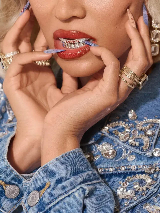 Elegansi Denim Beyonce dengan Taburan Kristal di Kampanye Terbaru Levi's