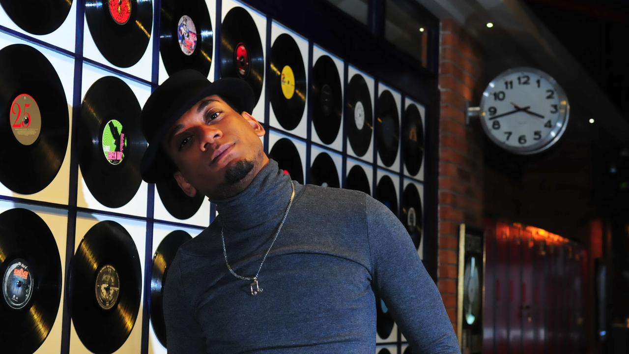 Joshua Ledet, juara ketiga American Idol 2012 saat ditemui di kantor Warner Music Indonesia, Jakarta, Selasa (24/11/2015).