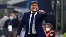 Tottenham Hotspur baru saja menunjuk pelatih baru menggantikan Nuno Espirito Santo, yaitu Antonio Conte. Hal tersebut merupakan periode kedua Conte bekerja di Liga Inggris. Pelatih asal Italia tersebut dikontrak hingga Juni 2023 dengan bayaran 15 juta pounds per tahun. (AFP/Miguel Medina)