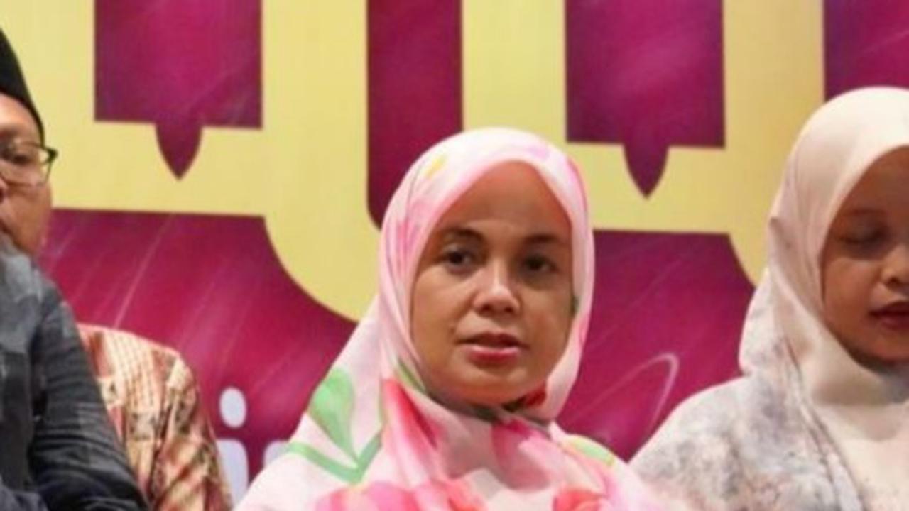 Siti Atikoh Ganjar Hadiri Haul Ke-7 KH Abdul Aziz Mashuri di Ponpes Al-Aziziyhah