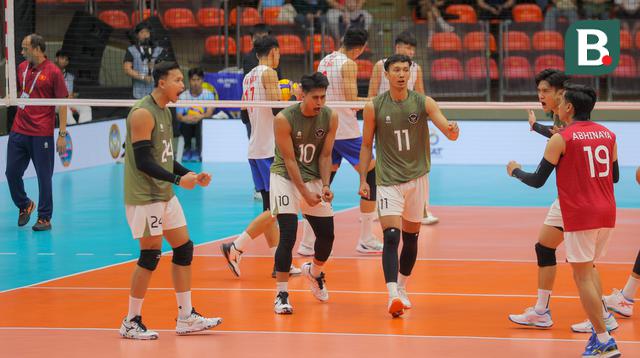 Sempat tertinggal dua gin lebih dulu, Timnas Bola Voli Putra Indonesia menunjukkan mental juara dengan bangkit dan membalikkan keadaan. (Bola.com/Bagaskara Lazuardi)