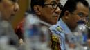 MenkumHAM Yasonna Laoly saat mengikuti Rapat Kerja dengan Komisi I DPR di  Jakarta, Selasa (13/10). Rapat itu membahas RUU tentang pengesahan perjanjian bantuan timbal balik dalam masalah pidana antara Indonesia dan Vietnam. (Liputan6.com/Johan Tallo)