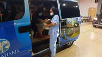Bobby Nasution langsung bereaksi cepat. Dia langsung memerintahkan Dinas Kesehatan dan Camat Medan Area untuk membawa pasien kembali ke rumah sakit