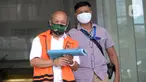 Mantan anggota DPRD Kota Bandung, Kadar Slamet keluar usai menjalani pemeriksaan oleh penyidik di Gedung KPK, Jakarta, Selasa (5/5/2020). Kadar diperiksa sebagai tersangka terkait dugaan korupsi pengadaan tanah untuk RTH di lingkungan Pemkot Bandung Tahun 2012-2013. (merdeka.com/Dwi Narwoko)