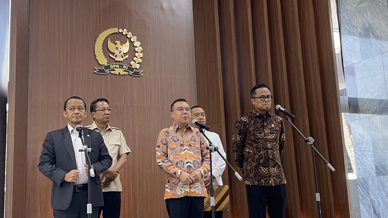 Datangi DPR, Mensesneg hingga Menteri ESDM Bahlil Bahas Percepatan Izin Investasi