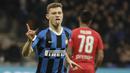 Gelandang Inter Milan, Nicolo Barella, melakukan selebrasi usai membobol gawang Fiorentina pada laga Coppa Italia  di Stadion San Siro, Rabu (29/1/2020). Inter Milan menang 2-1 atas Fiorentina. (AP/Luca Bruno)