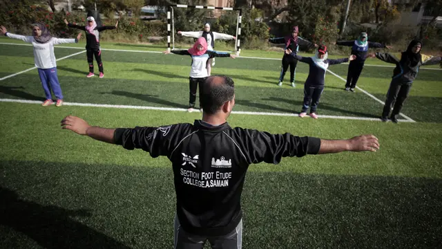 20170319-Sesi Latihan Bisbol Perempuan Muslim Palestina-AP