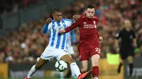 Andrew Robertson ciptakan dua assist saat Liverpool pesta gol lawan Huddersfield Town, Sabtu (27/4/2019) (AFP)