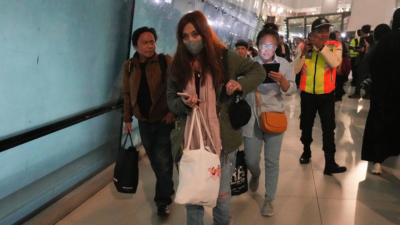 FOTO: Gelombang Pertama Evakuasi WNI dari Iran Tiba di Tanah Air